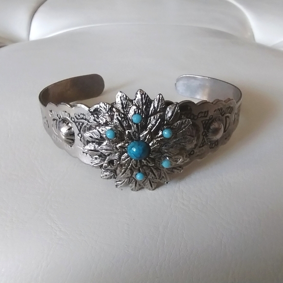 Floral Turquoise Style Cuff Bracelet - Picture 4 of 16